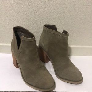 Urban outfitters suede bootie size 6